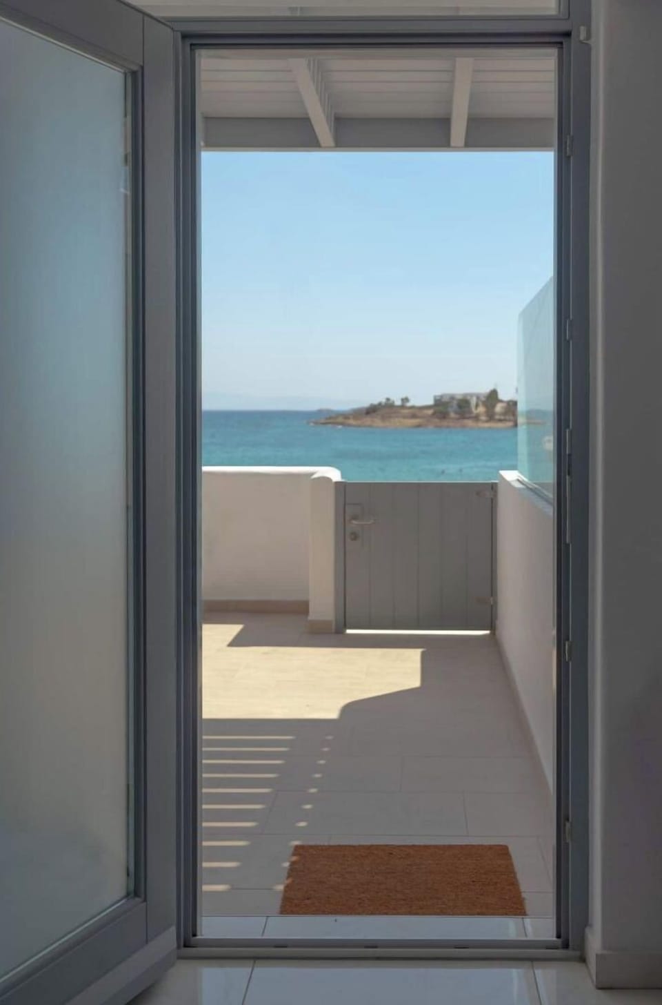 Front entrance leading to Logaras beach
