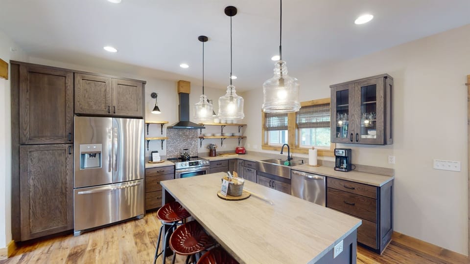 full sized appliances, drip coffee maker filters provided