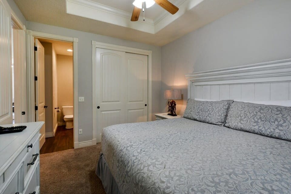 Guest Br, access to Hall bath