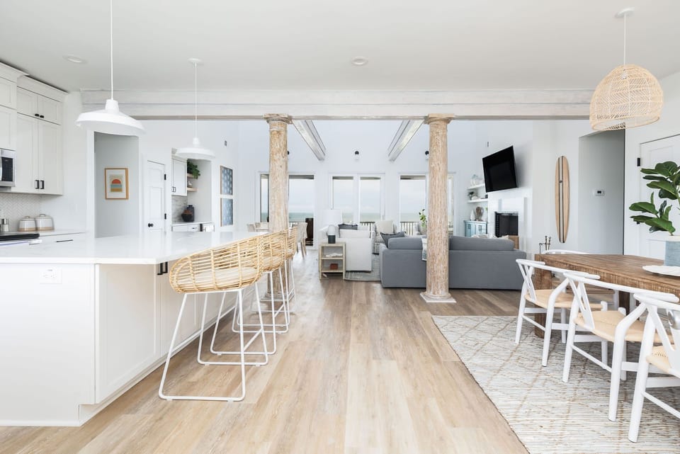 Open Kitchen and Entry Area – A welcoming hub for entertaining.