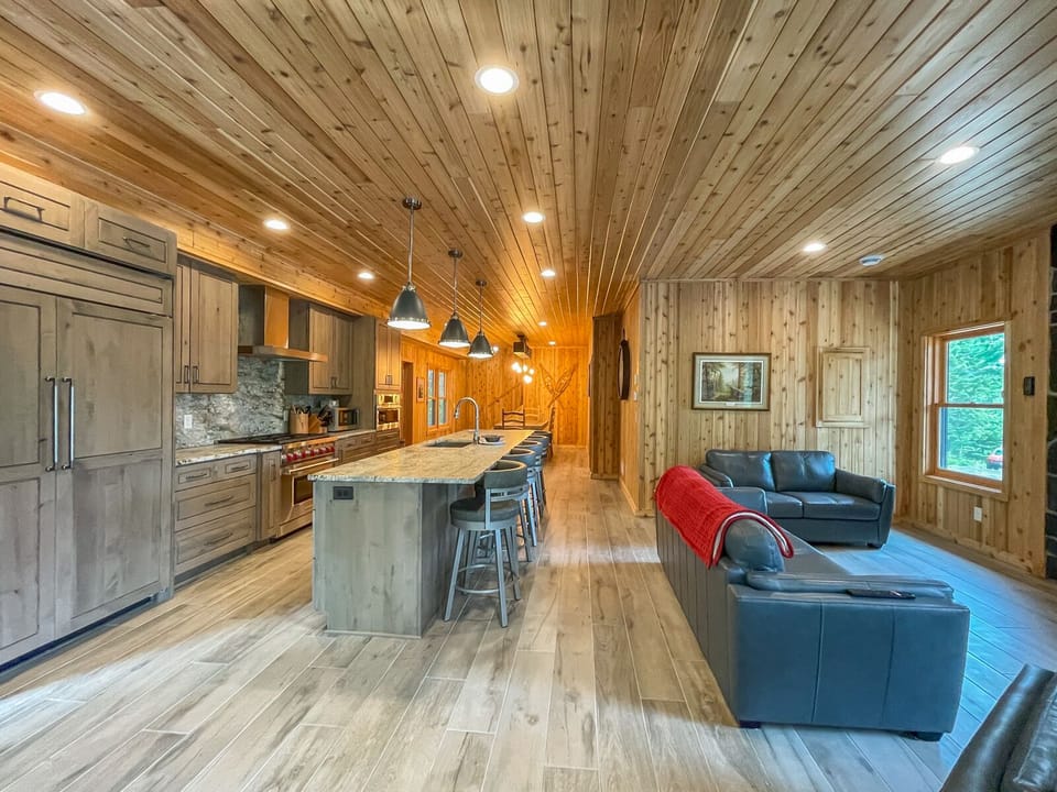 Wheel Hus Retreat offers a spacious open living area