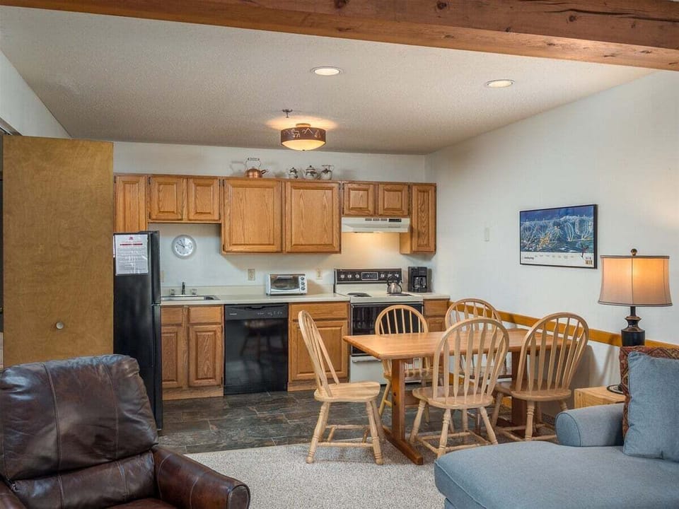 Dining Area with Seating for 5