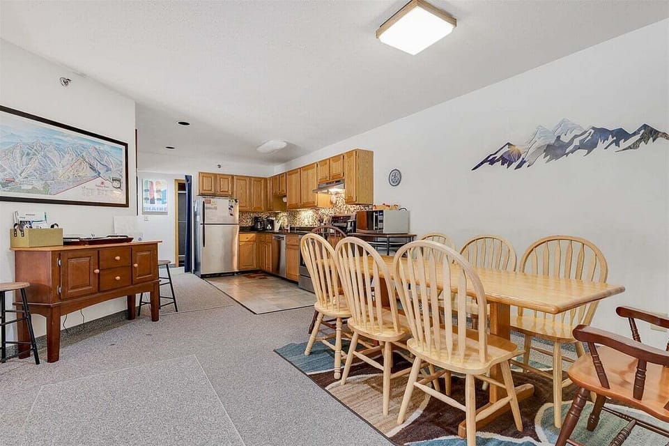 Dining/kitchen area