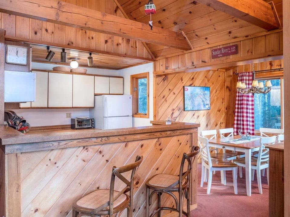 Kitchen/Dining Area