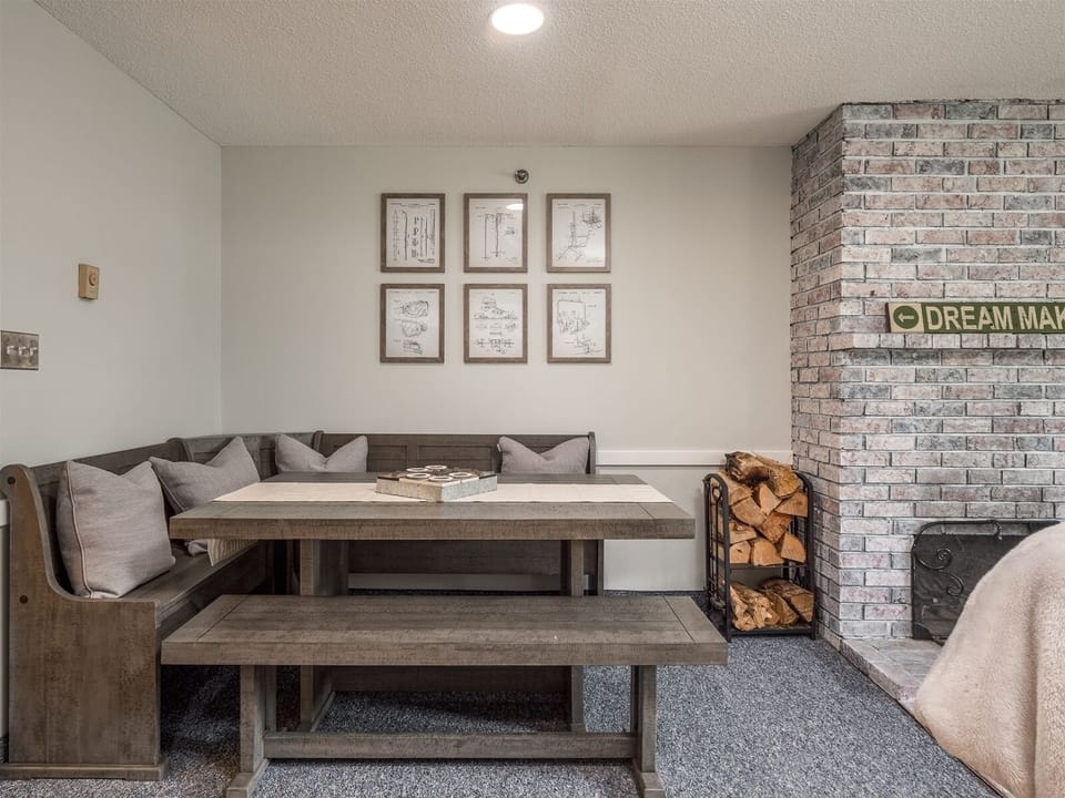 Dining area with seating for 6