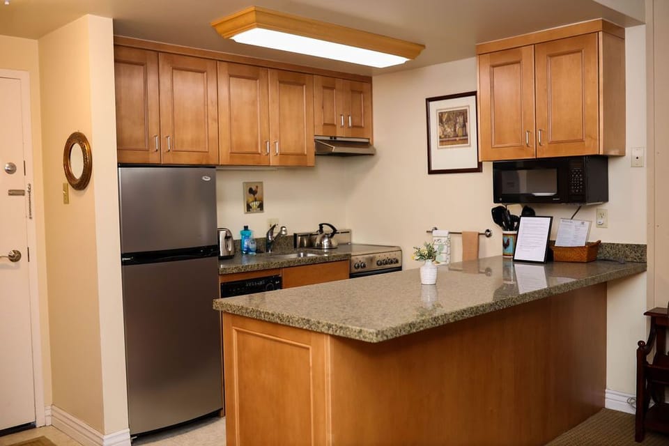 Full kitchen.  The perfect place to put together your après ski snack!