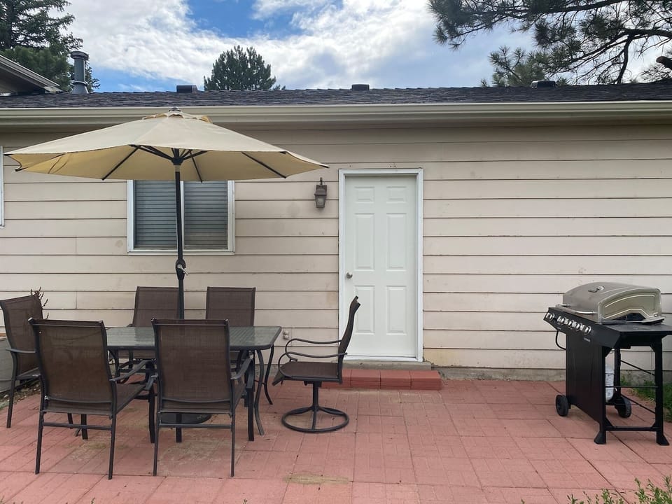 Outdoor patio to enjoy the CO weather. Feel free to fire up the grill! 