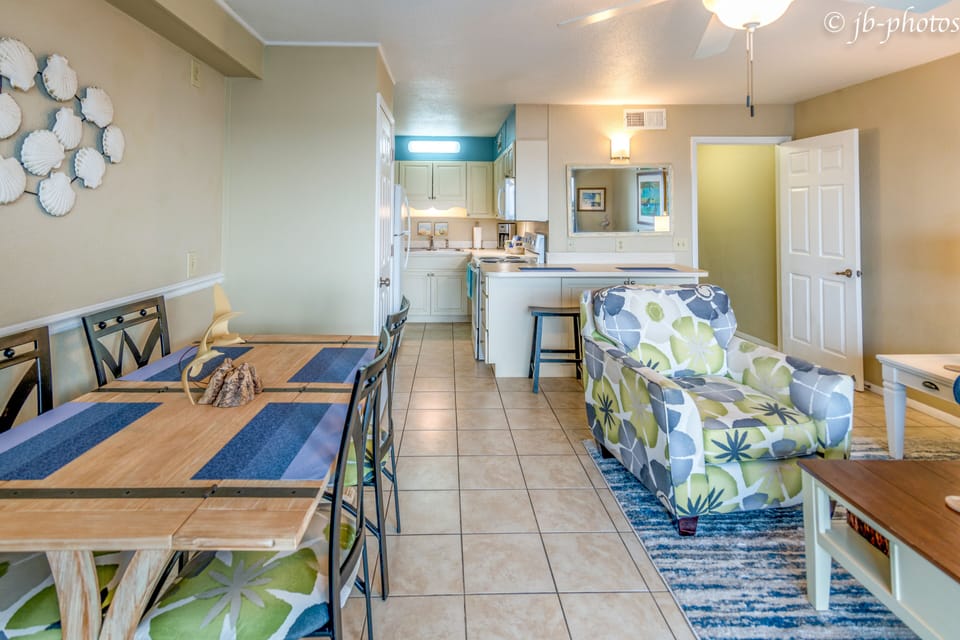 Living room & kitchen