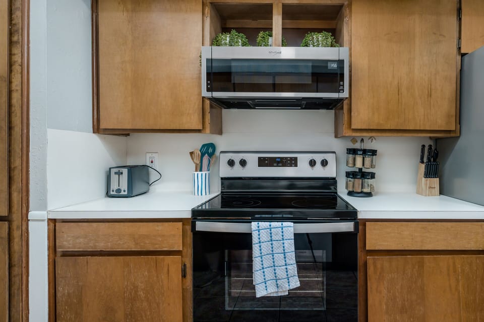 Full kitchen with new appliances 