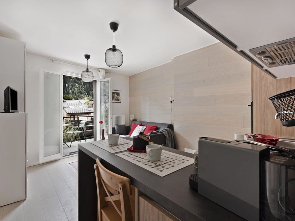 Property, Cabinetry, Countertop, Kitchen, Wood, Kitchen Stove, Interior Design, Flooring, Floor