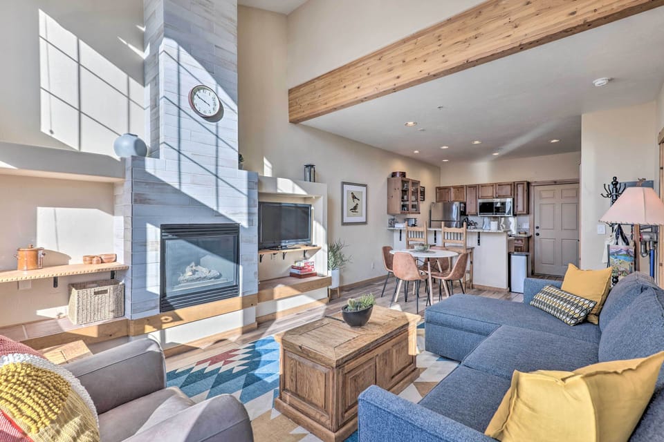 Living Room | Gas Fireplace | Smart TV
