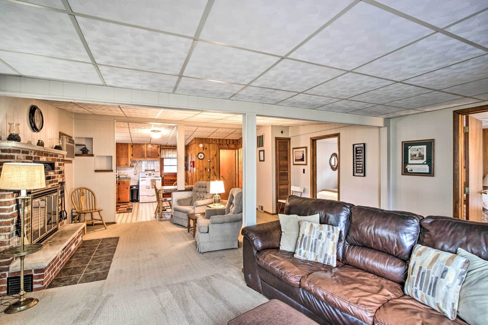 Living Room | Free WiFi | Window A/C Units