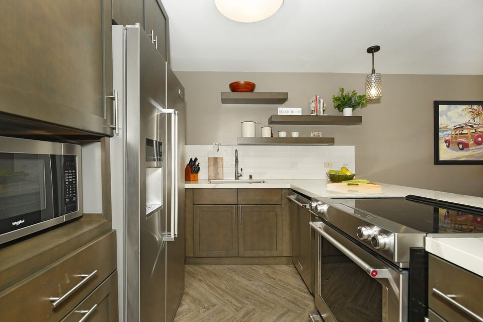 Full Kitchen - Cook fabulous meals with a fully stocked kitchen featuring a side-by-side freezer/fridge with in-door water and ice, full-sized stove and oven, dishwasher, microwave, and more