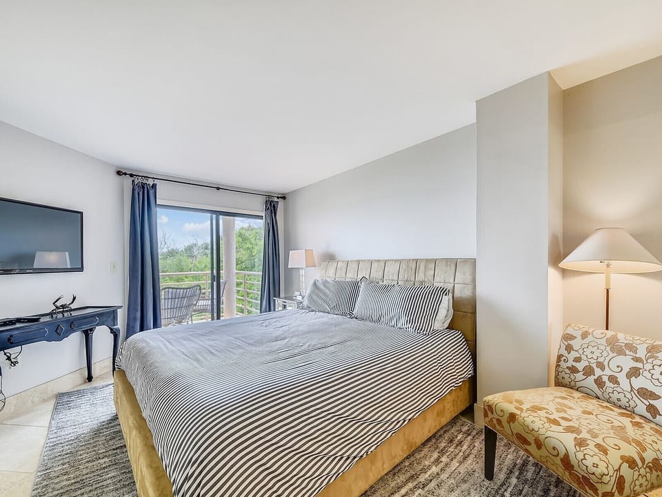 Master Bedroom at 3431 Villamare