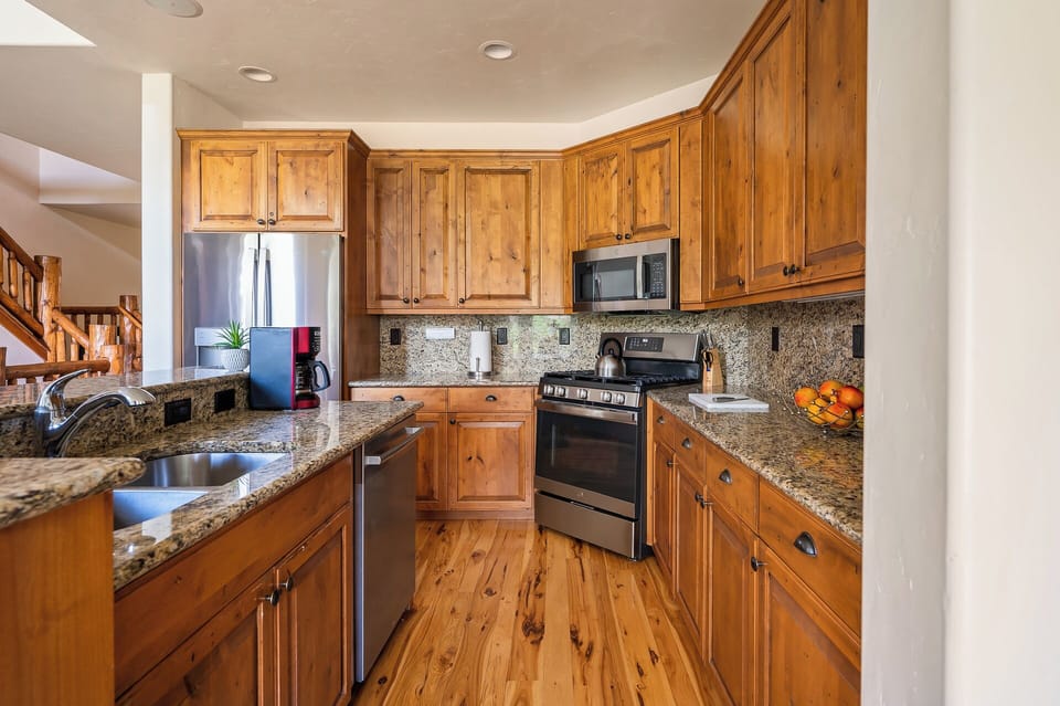 Tons of counter space for the chef in your group!