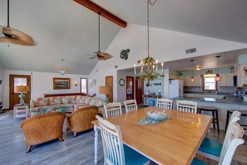 Upstairs living and dining area