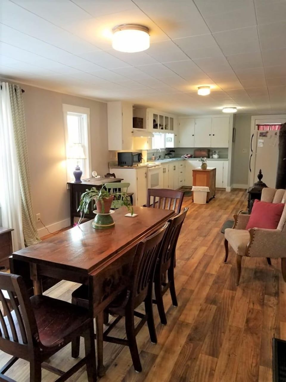 Lots of space to gather and chat!!