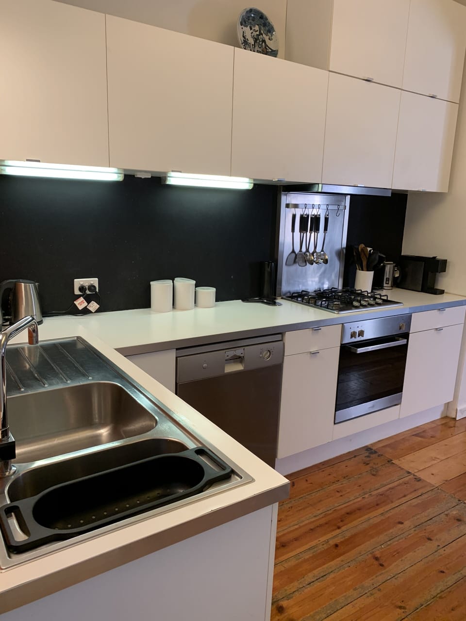Fully equipped kitchen including dishwasher, microwave, coffe machine
