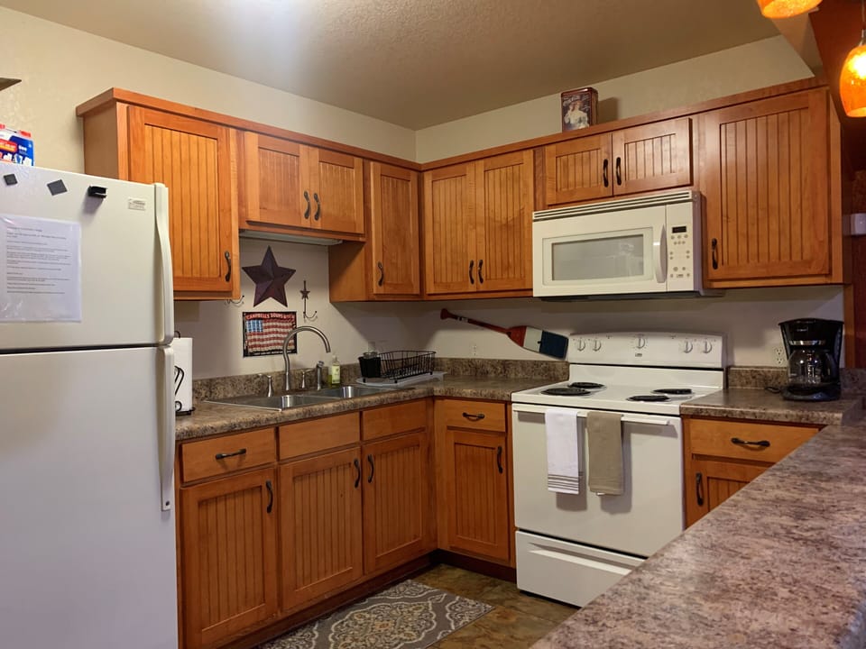 Glory Cabin Kitchen 