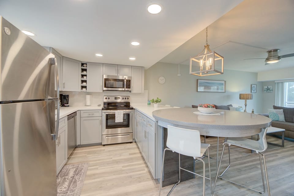 Full kitchen