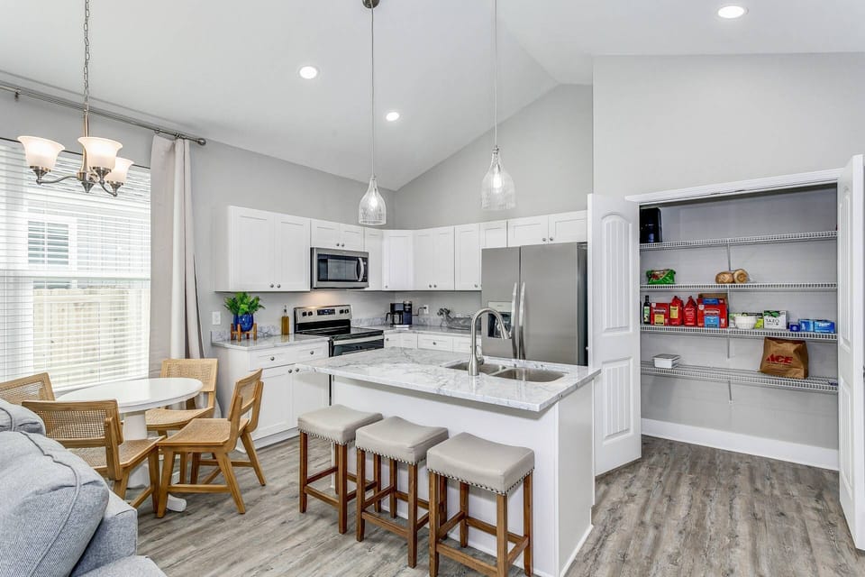 This kitchen has everything you will need for preparing great meals
