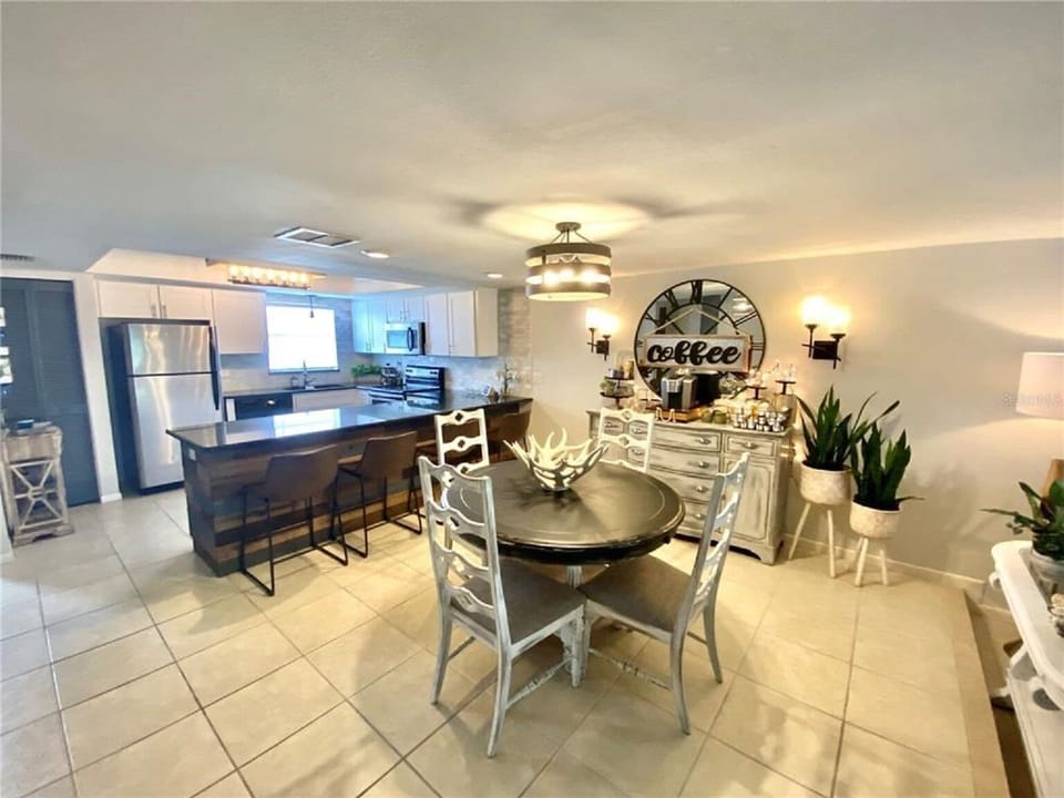 Kitchen dining room area