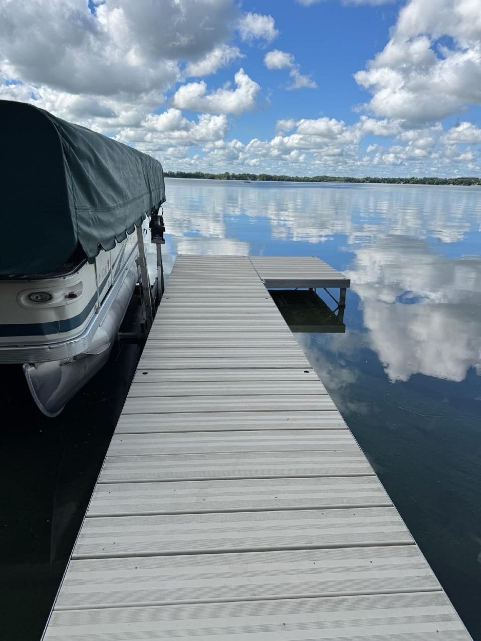 Dock. Pontoon available for rent.