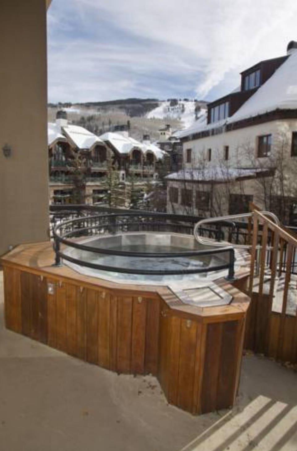 Outdoor jacuzzi/hot tub