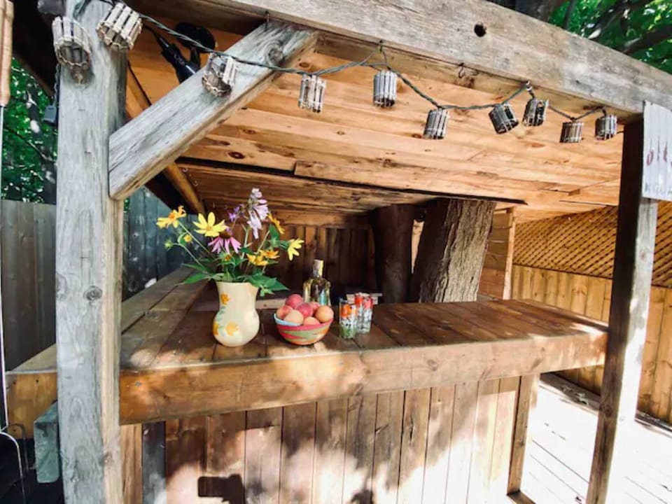 Outside bar/deck