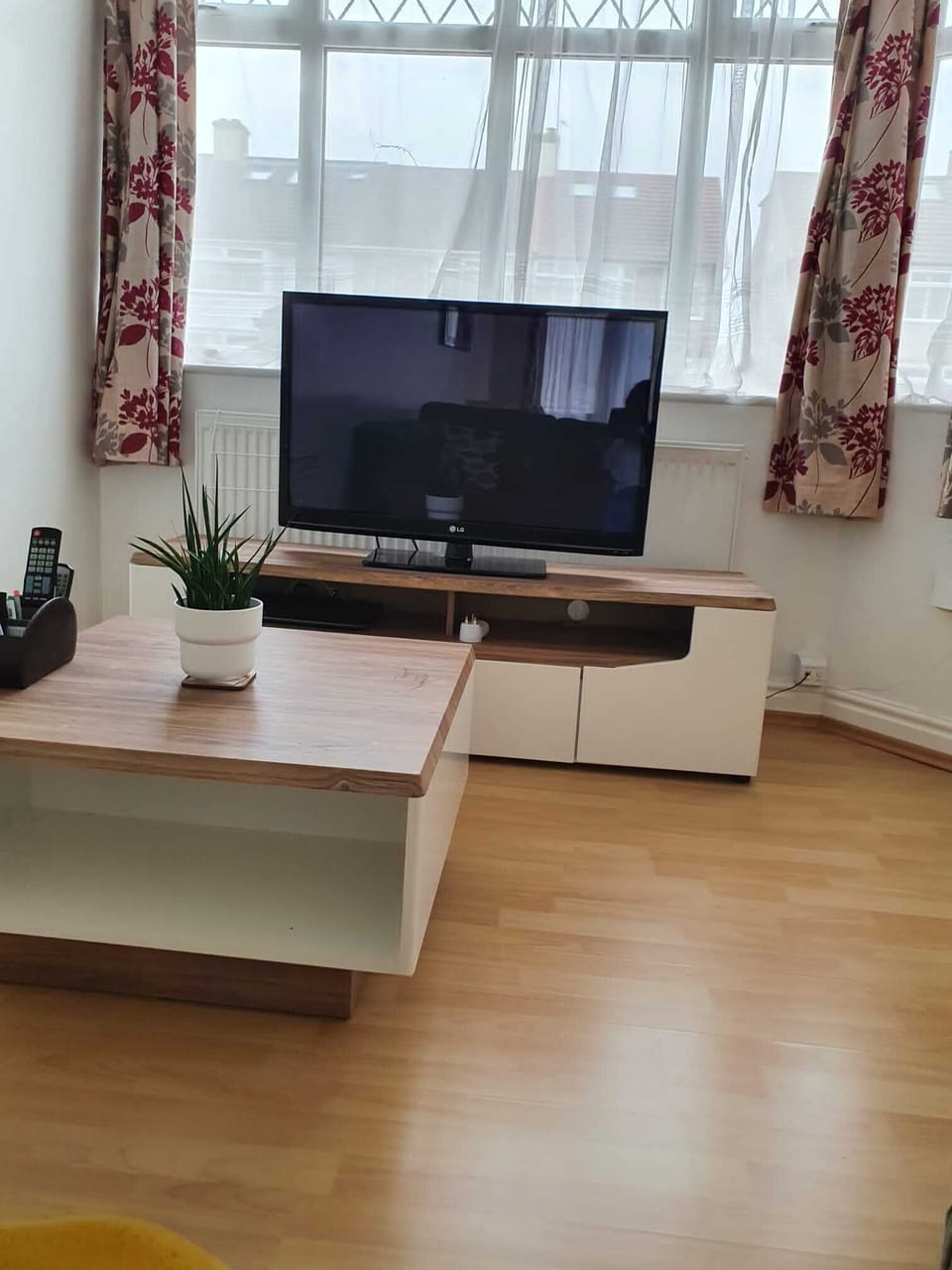 FRONT ROOM/ LIVING ROOM. 