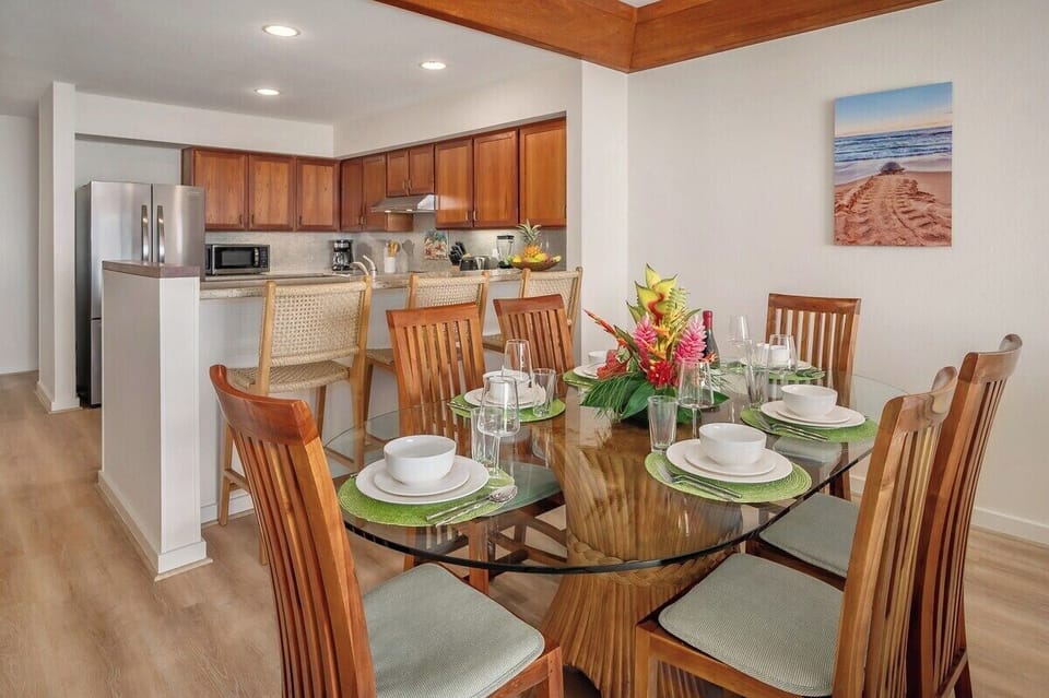 Poipu Kapili 58 Dining with Open Kitchen Design