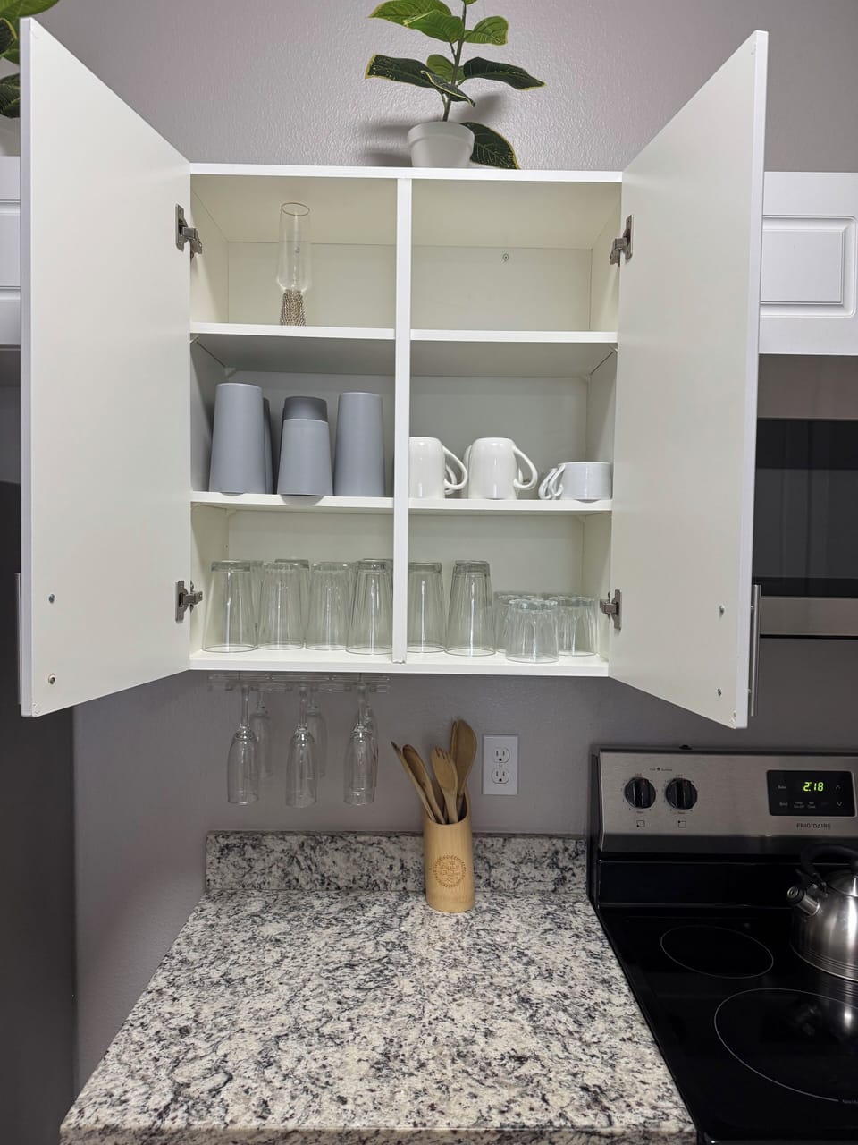 Fully equipped kitchen.