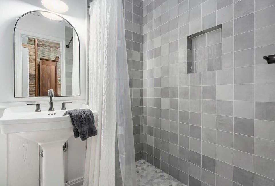 Full bathroom 