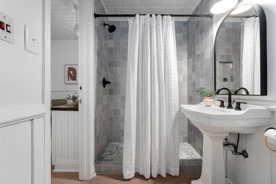 Full bathroom 