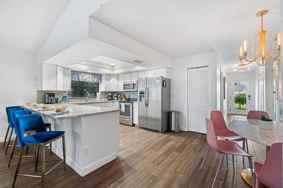 Large renovated kitchen has adjacent 6-top dining area and bar seating for 4.