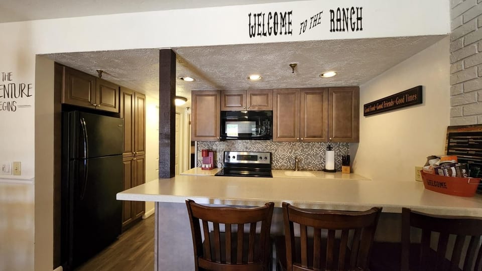 Welcome to the Ranch! Spacious LUXURY FAMILY SUITE 202 (1177)