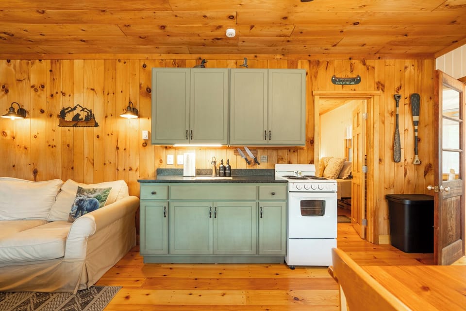 Small but well-equipped kitchen.