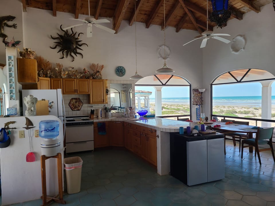 User friendly kitchen. 
Wine/Beverage frige. 
Purified water provided