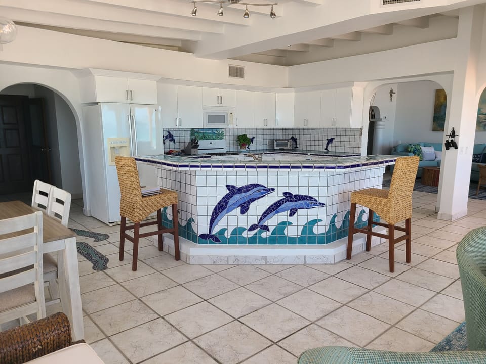 Open and bright kitchen faces the beach and patio