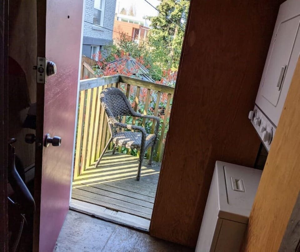 laundry room, back door to back  fenced yard