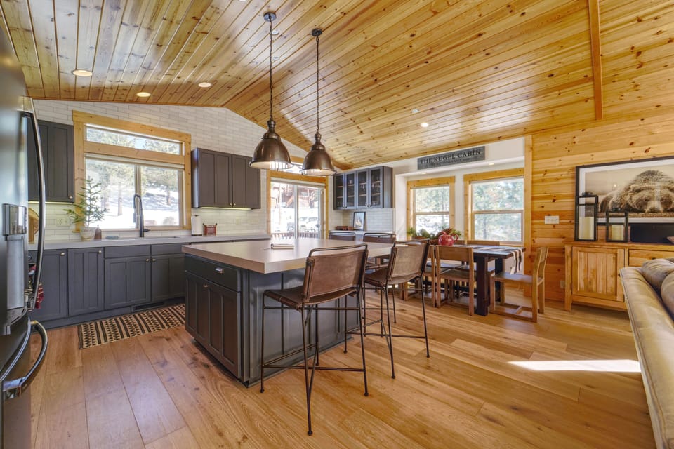 Kithchen and Dining Table