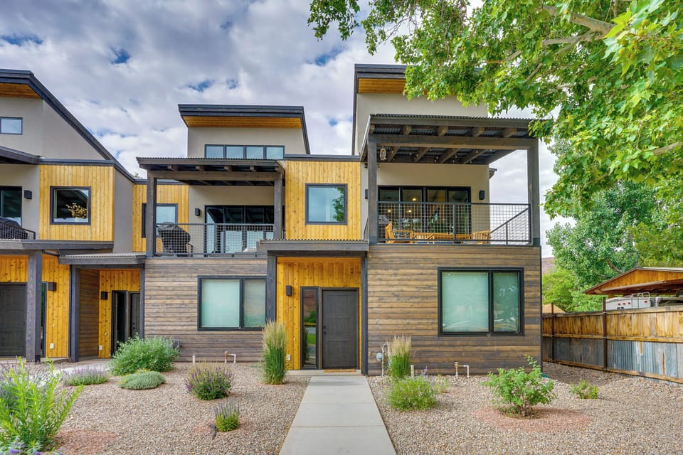 Moab Vacation Rental | 3BR | 2.5BA | Step-Free Entry | 1,650 Sq Ft