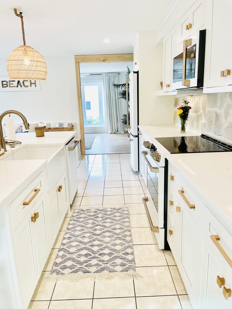 Kitchen is supplied with all the essentials! 