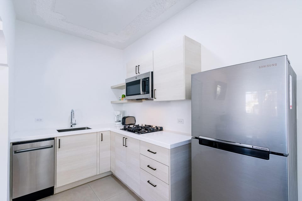 Palm Suite @ Arashi Beach w/ Pool & Deck (24155)