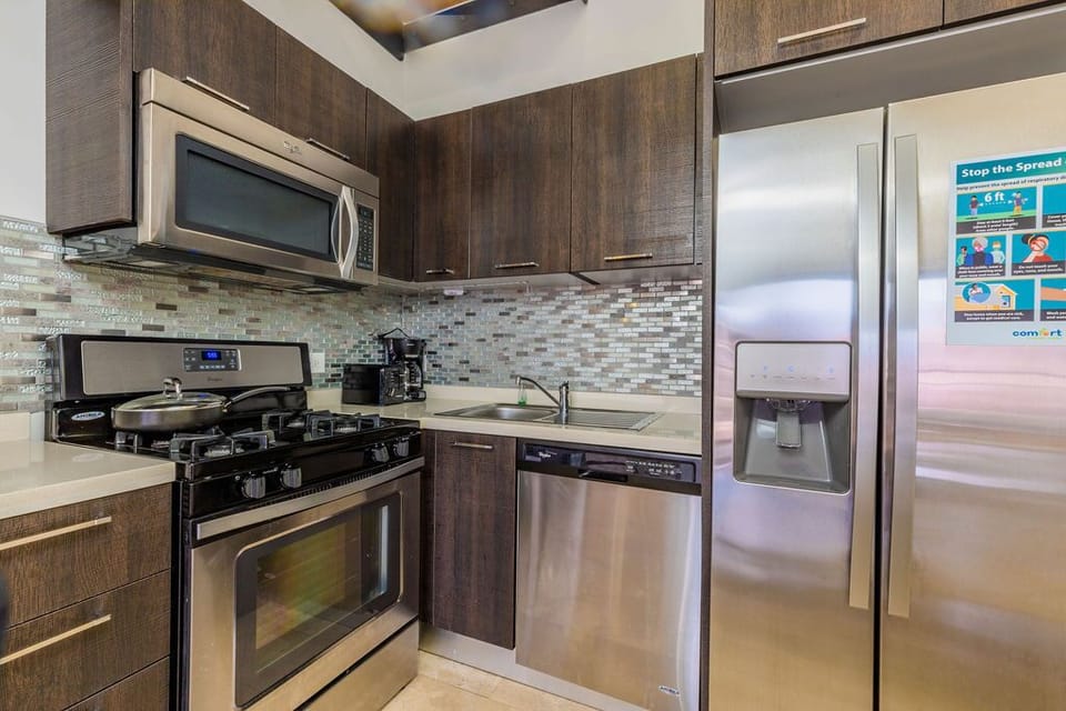 Fully equipped kitchen.