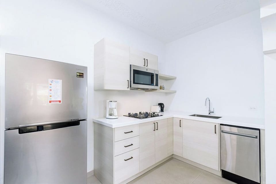 ACROSS FROM BEACH 1BR- Sunset Suite @ MalmokBeach! (16256)