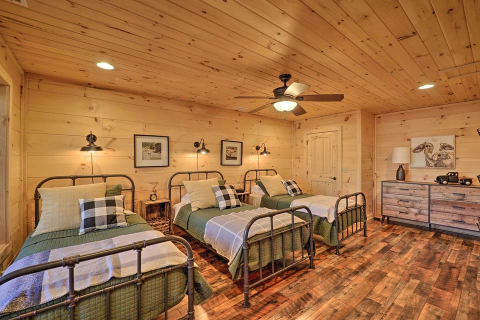 Bedroom 5 | 3 Twin Beds