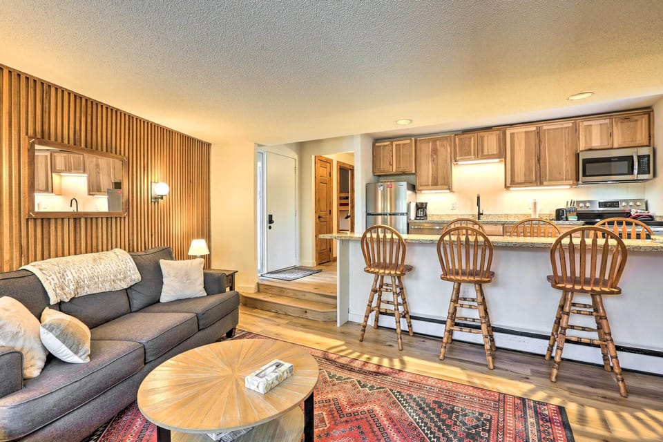 Living Area | Free WiFi