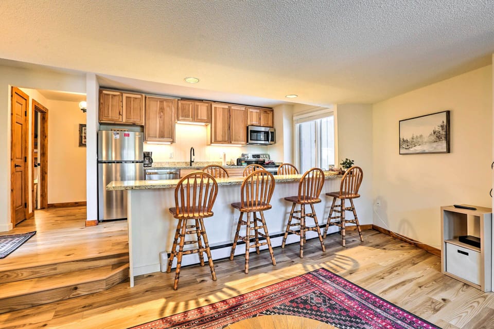 Kitchen | Cooking Basics | Dining Bar