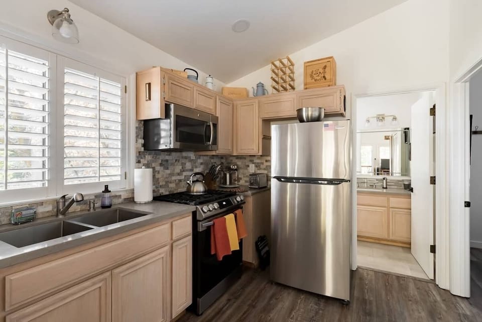 Fully stocked kitchen. 
